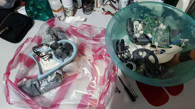 Robi2022.12.03_06_14：45頭部零件全部拆除.gif