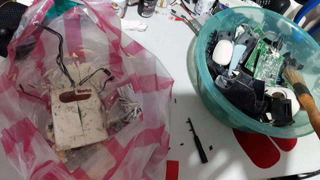Robi2022.12.03_07_15：57右手臂及左手臂零��全部拆除.gif