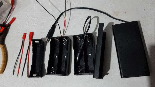 Robi2023.02.01_5_改造測試零件到貨：可用之18650款式電池盒.gif