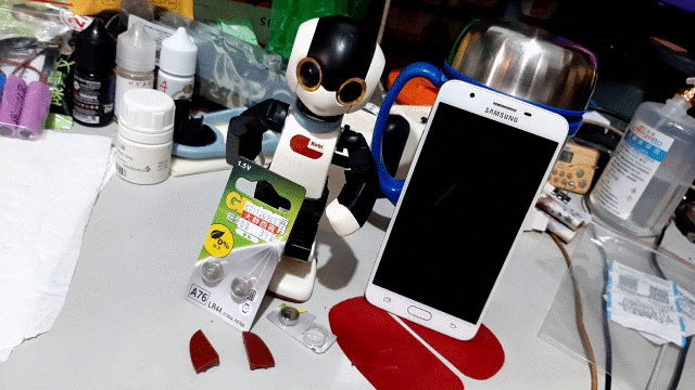 Robi_2足步行組立式2022.12.22_02_鈕扣型鋰電池LR44x3顆共$60~就這樣沒電囉~.gif