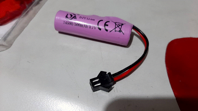 Robi_2足步行組立式2022.12.22_20_準備改裝鋰鐵充電電池DJY Li-ion 14500／500mAh 3.7V.gif