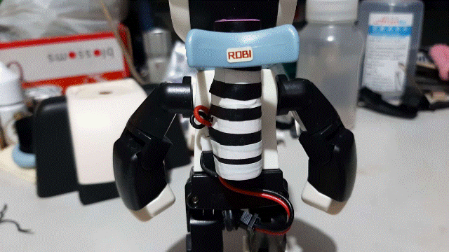 Robi_2足步行組立式電池改造後的9_電池方向上下顛倒後的視覺效果.gif