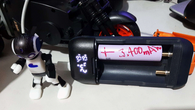 XH-M239鋰電池容量測試儀_18_總放電容量達2,598Mah(放電經過五個小時)／除以3,400Mah大約就是放電約76%=充電大約就是從25%開始