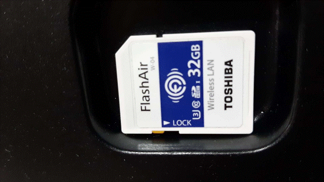 7G_Toshiba_Flashair_WiFi_W-04/Toshiba_Flash_Air_WiFi_SD_SDHC_32GB(W04)：01_卡片���面