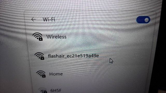Toshiba_Flash_Air_WiFi_SD_SDHC_32GB(W04)：05_看到flashair站台，應該就算正常.gif