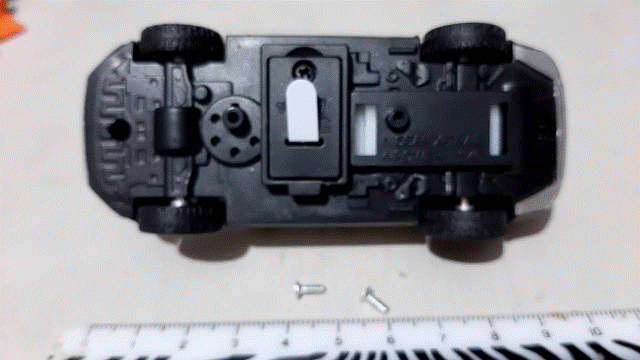 NISSAN_X-TRAIL e-POWER合金迴力車_7_卸下展示台.gif
