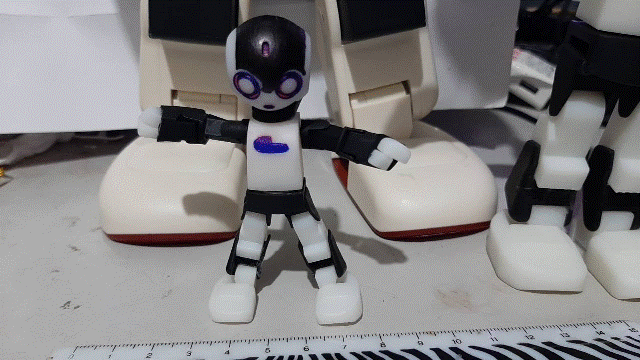 ROBI_可以動的ROBI_11_奇異筆上個色~來一張獨照