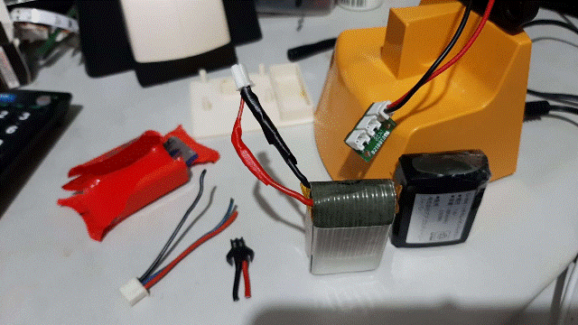Robi2022.11.19_2_原廠��離子��池_Li-ion_7.4V_800mAh／5.92Wh無���充電=改用鋰聚合物電池Li-Polymer_7.4V_900mAh.gif