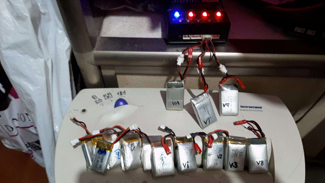 Robi2022.11.26_4_電池充電測試鋰聚合物電池Li-Polymer_3.7V_760mAh(挑選出狀況最好的兩顆).gif