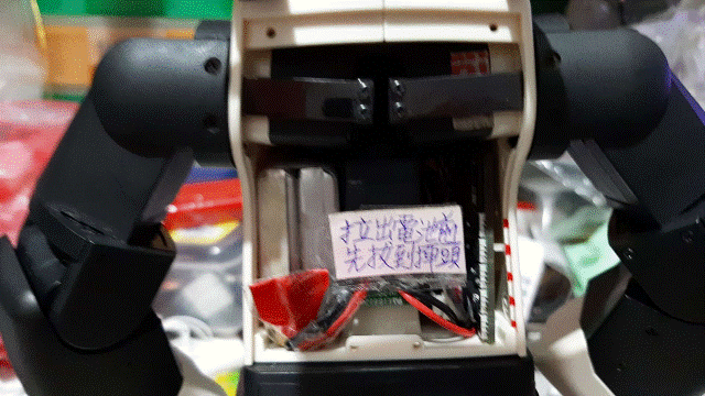 Robi2022.11.26_5_電池改用鋰聚合物電池Li-Polymer_3.7V_760mAh兩顆(拉出電池前_先拔掉插頭)