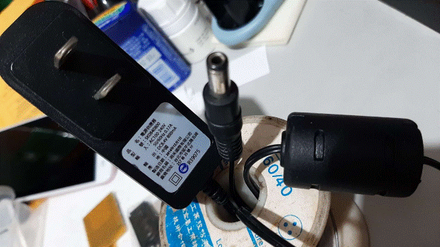 Robi2022.12.24_01_思考如何棄用8.4V充電？？？Robi原有電源供應器型號：SK0840800_輸入：AC100-240V_50／60Hz_0.17A=輸出：DC8.4V_800mA_製造日期：2014年12月1日